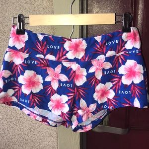 Love floral lounge shorts 🌺💙*